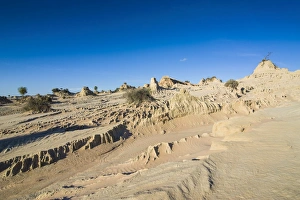 Images Dated 1st November 2008: Walls of China, a series of Lunettes in the Mungo National Park, part of the Willandra Lakes Region