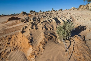 Images Dated 1st November 2008: Walls of China, a series of Lunettes in the Mungo National Park, part of the Willandra Lakes Region