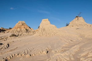 Walls of China, a series of Lunettes in the Mungo National Park, part of the Willandra Lakes Region, UNESCO World Heritage Site, Victoria, Australia, Pacific