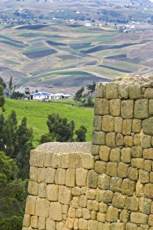 Ecuadorian Prints: Walls with classic Inca mortar-less stonework