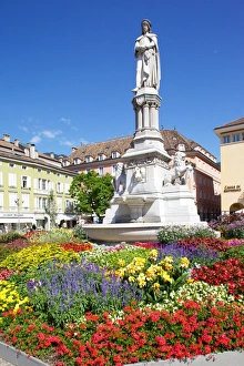 Flower Bed Prints: Walther Monument, Walther Platz
