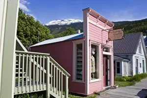 Images Dated 25th May 2010: Wandering Wardrobe Store, Skagway, Southeast Alaska, United States of America