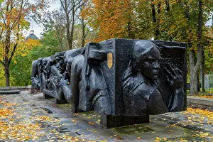 Soldiers Prints: War monument in Gomel park honors memory of soldiers in Belarus with carved sculptures in autumn setting