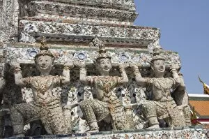 Images Dated 31st December 2007: Wat Arun (Temple of the Dawn), Bangkok, Thailand, Southeast Asia, Asia