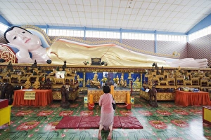 Images Dated 15th September 2009: Wat Chayamangalaram, Temple of the Reclining Buddha, Georgetown, Penang
