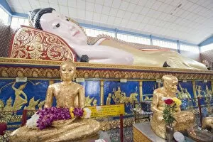 Images Dated 15th September 2009: Wat Chayamangalaram, Temple of the Reclining Buddha, Georgetown, Penang