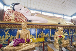 Images Dated 15th September 2009: Wat Chayamangalaram, Temple of the Reclining Buddha, Georgetown, Penang