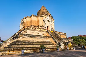 Footpath Prints: Wat Chedi Luang, Chiang Mai, Northern Thailand, Thailand, Southeast Asia, Asia