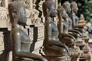 Images Dated 29th September 2006: Wat Phra Keo, original location of the Emerald Buddha, seized by the Thais in 1778
