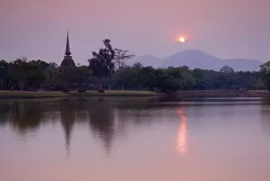 Wat Sa Si at dusk, Sukhothai Historical Park, UNESCO World Heritage Site, Sukhothai Province, Thailand, Southeast Asia