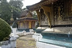 Images Dated 30th September 2006: Wat Xieng Thong, Luang Prabang, UNESCO World Heritage Site, Laos, Indochina