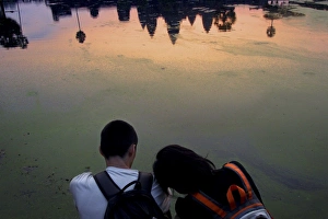 Watching the sunrise over Angkor Wat, Cambodia, Indochina, Southeast Asia, Asia