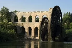 Images Dated 17th January 2000: Water wheel on the Orontes River