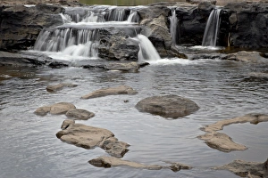 Images Dated 17th November 2007: Waterfall and pool with rocks, Bourkes Luck Potholes, South Africa, Africa