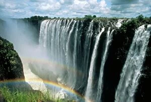 Natural Phenomena Collection: Waterfalls and rainbows, Victoria Falls, UNESCO World Heritage Site, Zambia, Africa