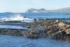 Ecuador Gallery: Waves breaking on the coast of Puerto Egas, Santiago Island, Galapagos, UNESCO World Heritage Site
