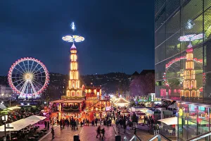 Adults Prints: Weihnachtsmarkt am Schlossplatz, Stuttgart, Baden- Wurttemberg, Germany, Europe