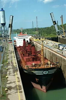 Welland Ship Canal, lower lock between Lakes Ontario and Erie, Ontario