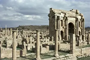 West Gate, Roman site of Timgad, UNESCO World Heritage Site, Algeria, North Africa