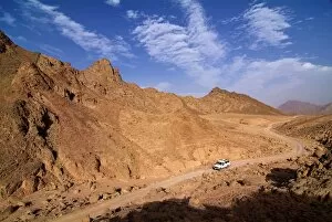 Four wheel drive vehicle in the desert near Hurghada, Egypt, North Africa, Africa