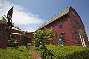 The White Horse Tavern dating from 1673, on the corner of Farewell and Marlborough Streets