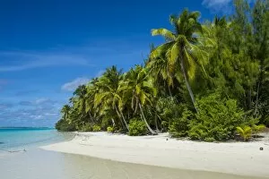 South Pacific Gallery: White sand bank in the turquoise waters of the Aitutaki lagoon, Rarotonga and the Cook Islands
