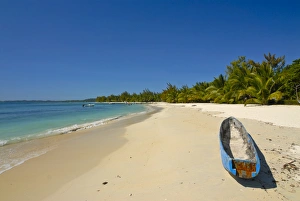 Images Dated 29th August 2007: White sand beach at the Ile aux Nates (Nosy Nata), near Ile Sainte Marie