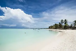Funafuti Prints: White sand and turquoise water in the beautiful lagoon of Funafuti, Tuvalu, South Pacific