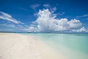 White sand and turquoise water in the beautiful lagoon of Funafuti, Tuvalu, South Pacific