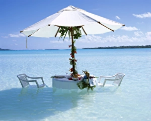 Wonderful Prints: White table