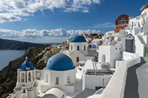 Santorini Gallery: Whitewashed church, Oia, Santorini, Cyclades, Greek Islands, Greece, Europe