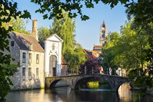 Wijngaard Bridge and the main entrance gate of the Begijnhof (Beguinage) of Bruges