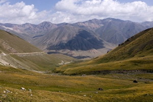 Images Dated 31st August 2009: Wild mountain landscape near Song Kol, Kyrgyzstan, Central Asia