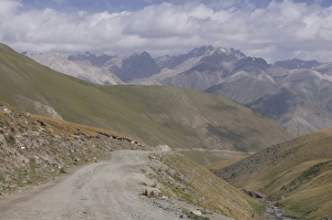 Images Dated 31st August 2009: Wild mountain landscape near Song Kol, Kyrgyzstan, Central Asia, Asia
