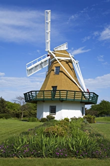 Images Dated 26th May 2008: Windmill at City Beach Park, Oak Harbor, Whidbey Island, Washington State