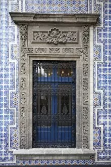 Images Dated 27th November 2009: Window, Casa de los Azulejos (House of Tiles), originally a palace, Sanborns department store