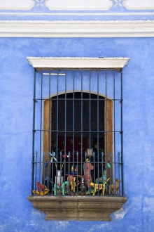 Images Dated 27th February 2008: Window detail, Antigua City, Guatemala, Central America