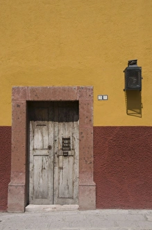 Images Dated 24th April 2008: Windows of San Miguel de Allende (San Miguel), Guanajuato State, Mexico, North America