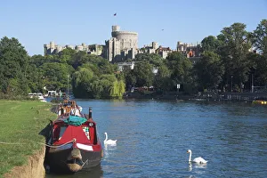 Anchoring Prints: Windsor castle and river Thames, Berkshire, England, United Kingdom, Europe
