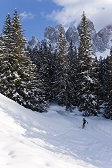 Images Dated 7th March 2009: Winter landscape, Le Odle Group with Geisler Spitzen, 3060m, Val di Funes