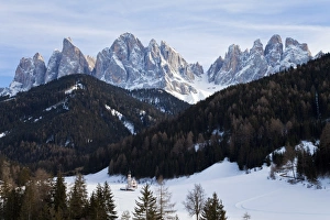 Images Dated 19th February 2009: Winter landscape of St. Johann church in Ranui in Villnoss, Geisler Spitzen
