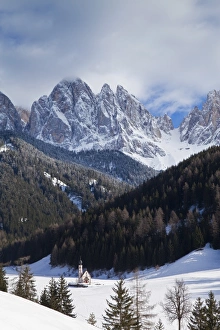 Images Dated 7th March 2009: Winter landscape of St. Johann Church in Ranui in Villnoss, Le Odle Group with Geisler Spitzen