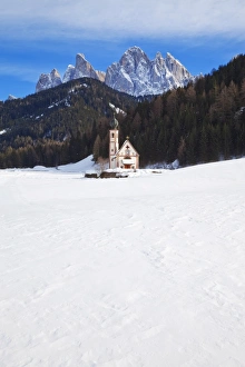 Images Dated 19th February 2009: Winter landscape of St. Johann church in Ranui in Villnoss, Geisler Spitzen