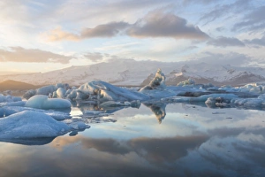 Winter sunset over Jokulsarlon, a glacial lagoon at the head of the Breidamerkurjokull Glacier on the edge of the Vatnajokull National Park, South Iceland, Iceland, Polar Regions