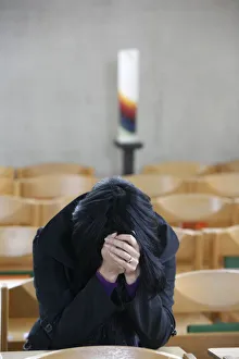 Images Dated 22nd February 2007: Woman at prayer