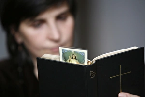 Images Dated 14th March 2007: Woman reading the Bible