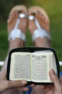 Legs Prints: Woman reading Koran