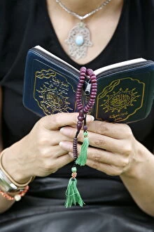 Images Dated 23rd June 2007: Woman reading the Koran