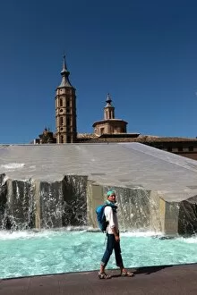 Images Dated 24th September 2009: Woman beside water features of Plaza del Pilar, overlooking the Basilica de Nuestra Senora del