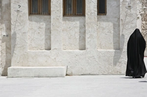 Images Dated 30th July 2007: Woman wearing abaya, Doha, Qatar, Middle East
